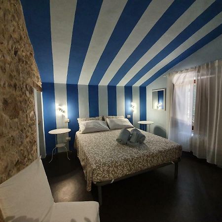 לינה וארוחת בוקר Casale di Pari Lo Scarabeo חדר תמונה