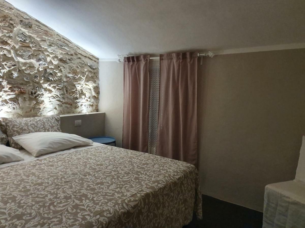 לינה וארוחת בוקר Casale di Pari Lo Scarabeo מראה חיצוני תמונה
